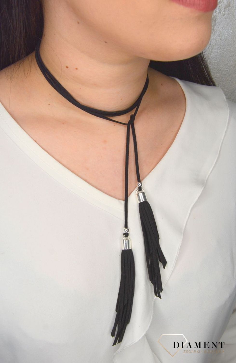 Naszyjnik choker czarny rzemyk z chwostami i srebrnymi dodatkami DIA-NSZ-0080-CZARNY S. Ciekawy, oryginalny naszyjnik choker to dodatek idealny na lato..jpg